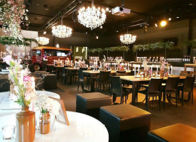 La Source À l'intérieur