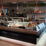 Le Phénicien Philippeville À l'intérieur