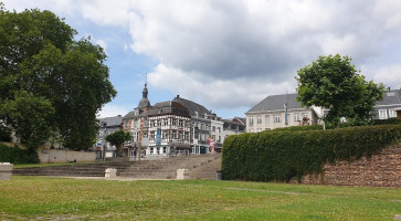 Cafe Des Musees Exterior