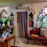 De Laurier À l'intérieur