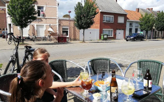 Verdi's Café Exterior