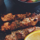 Tzikis Ouzeri Comida