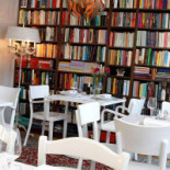 Gaston À l'intérieur