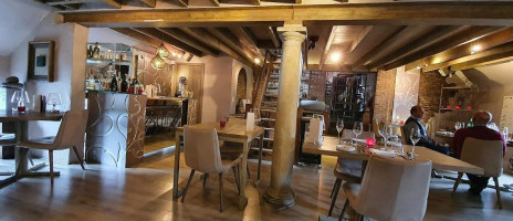 Bazalia À l'intérieur