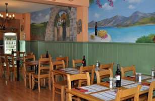 Il Monello Pizzeria inside