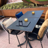 Mère Liban À l'intérieur