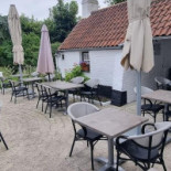 Paul Delvaux Brasserie ´t Vlierhof Extérieur