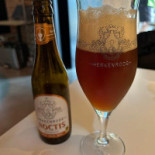 De Paardenstallen Bebida