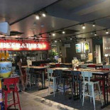 Bonheur Simple, À l'intérieur