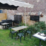 Café Hiernaast Außen