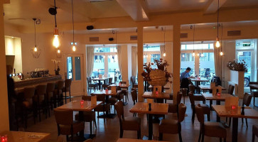 So De Jus À l'intérieur