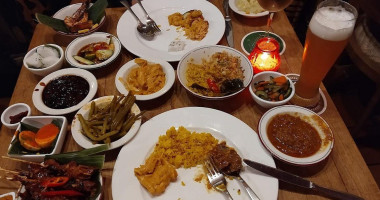 Javaans Eetcafe Bv Beek En Donk Nourriture