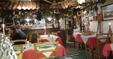 Pizzeria Monterosso Oss inside