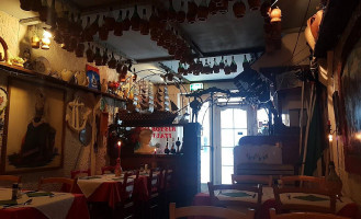 Pizzeria Monterosso Oss inside