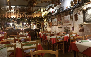 Pizzeria Monterosso Oss inside