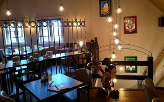 Eethuis Cartoon Dentro