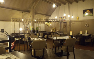 Eethuis Cartoon Dentro