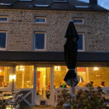 Les Cousines Exterior