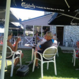 Les Cousines Exterior