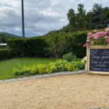 Les Cousines Exterior