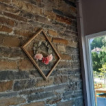 Les Cousines Exterior