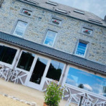 Les Cousines Exterior