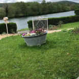 Les Cousines Exterior