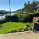 Les Cousines Exterior