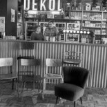 Dekol À l'intérieur