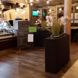 L.m. Snack À l'intérieur