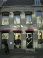 Bizzy Beloy outside