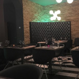 Bizzy Beloy À l'intérieur