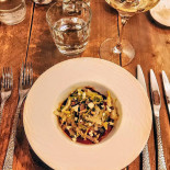 Mistinguett Nourriture