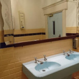 Augusta B.v. À l'intérieur