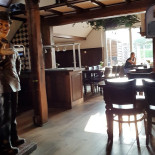 Mamoura Plaza À l'intérieur