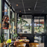 Captain Jack À l'intérieur