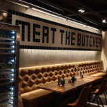 Meat The Butcher Dentro