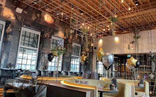 Le Barrage À l'intérieur