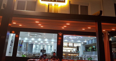 Gino's Grillhuis À l'intérieur