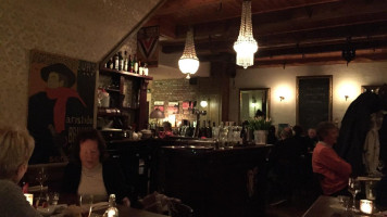 Bouche Bistro À l'intérieur