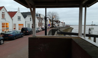 Golden River Lekkerkerk outside