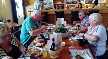 Pyramide Buitenpost Dentro