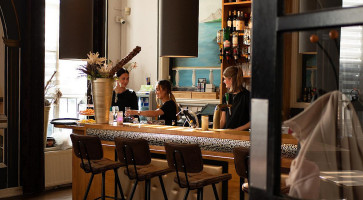 Pyramide Buitenpost Dentro