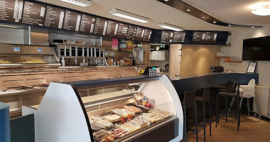 Cafetaria Flintrop inside