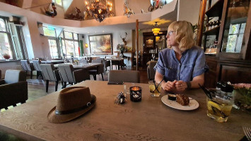 Cafe De Zwaan Bv Son En Breugel inside