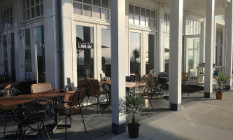 Brasserie Loulou outside