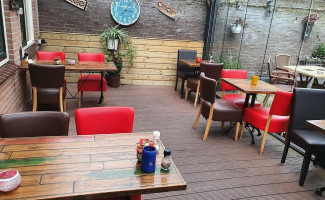 Semra À l'intérieur