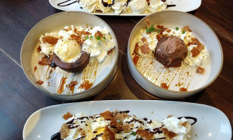 Hugo’s Bistrobar food