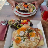 Bruin Cafe De Zonnewijzer Nourriture