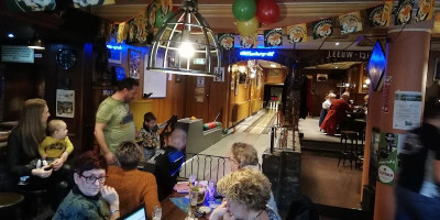 Cafe De Paardestal Dentro